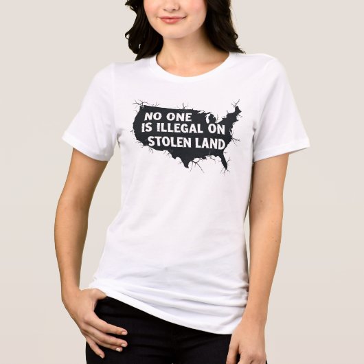 盗まれた土地に非合法な人などいない - 反レイシズム トライブレンドＴシャツ (正面)
