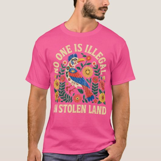 盗まれた土地 私たちが歩くネイティブの土地では誰も不法滞在者ではない Tシャツ (正面)