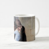 盗まれた瞬間：年齢を超えたキス コーヒーマグカップ (正面右)