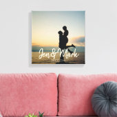 盗難された写真。名前と年のタイポグラフィ キャンバスプリント (インサイチュ (リビング))