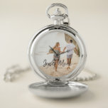 盗難された写真。名前と年のタイポグラフィ ポケットウォッチ<br><div class="desc">利用可能： http://www.zazzle.com/produkto</div>