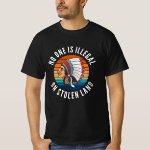 盗難に遭った土地で違法な者はいない – インド Tシャツ