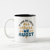 監査人を信用すおもしろいる ツートーンマグカップ (左)