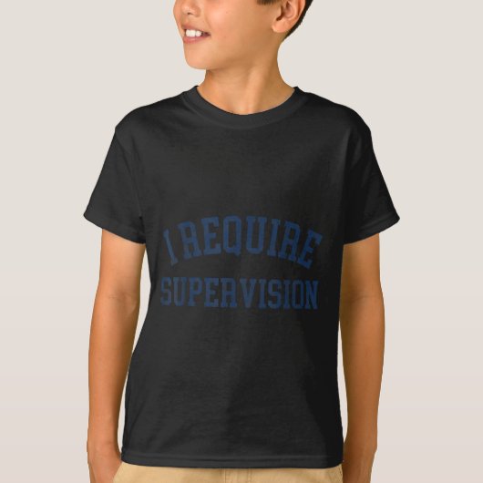 監督が必要な人 サルカスティック・ユーモア Tシャツ (正面)