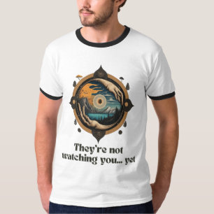 監視してないわ…しかし – Eye of Mystery Tシャツ