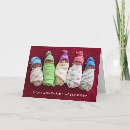 目がさめているあること: 粘土のベビー、彫刻: 誕生日 カード (正面)