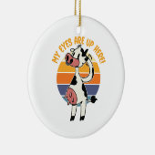 目が上がった！ – 牛のおもしろい乳房グラフィック セラミックオーナメント (右)