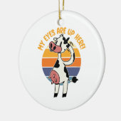 目が上がった！ – 牛のおもしろい乳房グラフィック セラミックオーナメント (左)