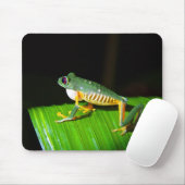 目が赤いアマガエルの写真撮影のマウスパッド マウスパッド (マウス)