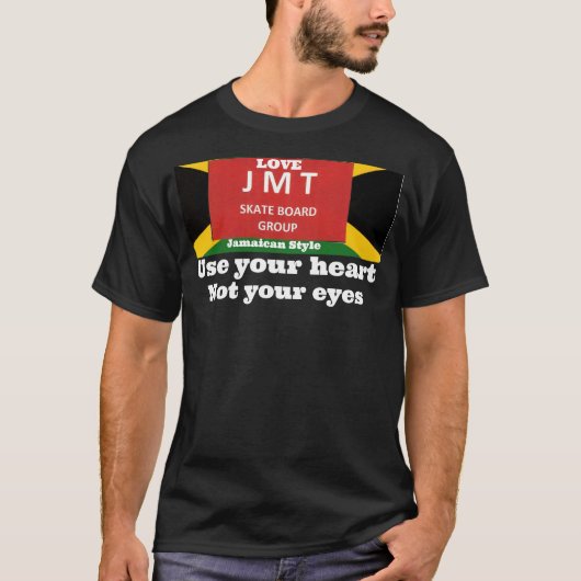 目で見るな 心で見る Basic ダークTシャツ Tシャツ (正面)