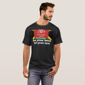 目で見るな 心で見る Basic ダークTシャツ Tシャツ (正面フル)