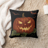 目とこうもりの白熱［赤熱］光を放つ大きなカボチャ クッション (ブランケット)