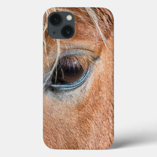 目とアイスランドの馬の頭のクローズアップ iPhone 13ケース