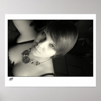 目とネックレス ポスター