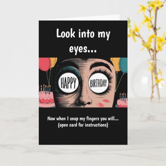 目にハッピーバースデーを入れた漫画顔 カード (黄色い花)