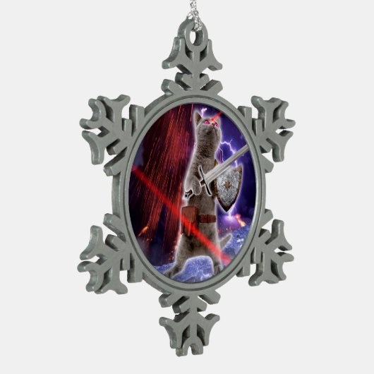 目のレーザー光を受けた戦士用の猫 スノーフレークピューターオーナメント (左)