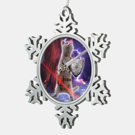 目のレーザー光を受けた戦士用の猫 スノーフレークピューターオーナメント (右)