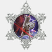 目のレーザー光を受けた戦士用の猫 スノーフレークピューターオーナメント (正面)