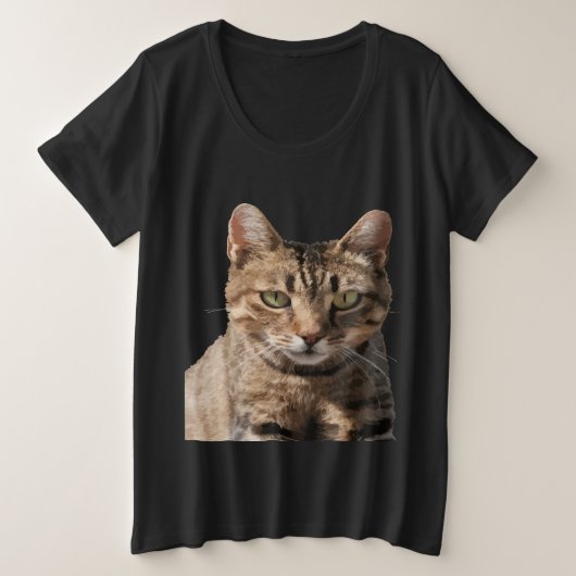 目の付いたかわいいタビー猫の連絡ポートレート プラスサイズTシャツ (デザイン正面)
