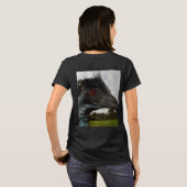「目の輝き:Emuの好奇心に満ちた視線」 Tシャツ (裏面フル)