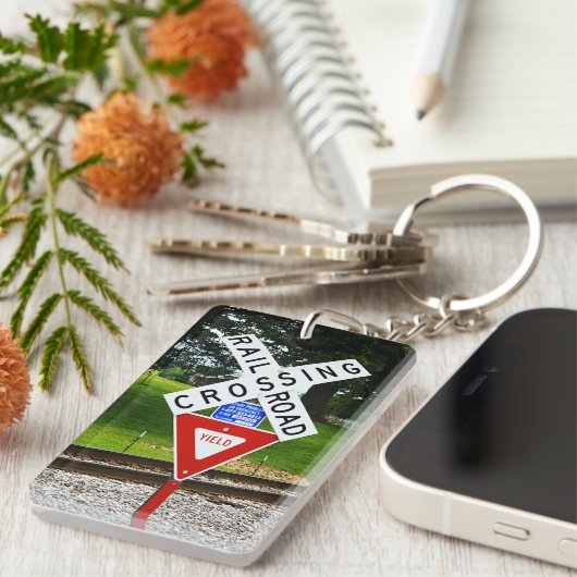 目の高さでの受動式踏切 キーホルダー (正面右)
