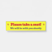 目はっきりしたを引く「座ってくれ!」 サインプレート (正面)