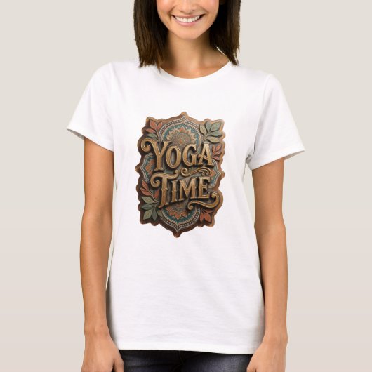 目を引くゴールドYOGA TIME Tシャツ (正面)