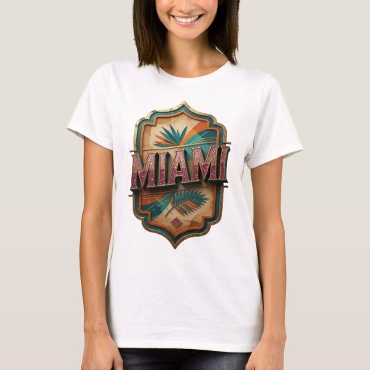 目を引くピンクのMIAMI引用Tシャツ Tシャツ (正面)