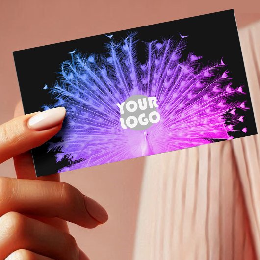 目を引く紫色のピンクのグラデーションの孔雀とロゴ 名刺