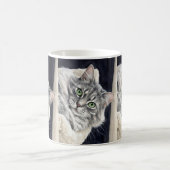 目を引く緑の瞳の猫、ローズ コーヒーマグカップ (中央)