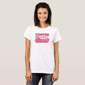 目を引く COFFEE FIRST THEN TALK クリエイティブプリント Tシャツ (正面フル)