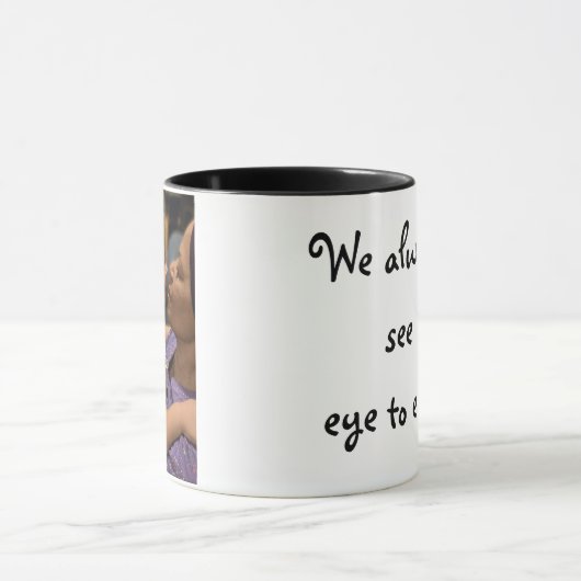 目を見張る マグカップ (中央)