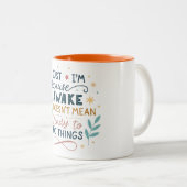 目を覚ましているからといって準備ができているわけではない ツートーンマグカップ (正面右)