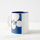 目を、青注目するために、注目するように見ることマグ ツートーンマグカップ (正面左)