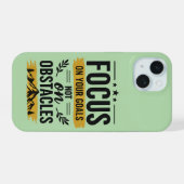 目標に集中せよ Sage Green モチベーショナルiPhone iPhone 15ケース (裏面横)