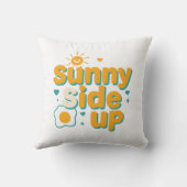 目玉焼きと太陽のフレーズが明るい「Sunny Side Up」 クッション (裏面)