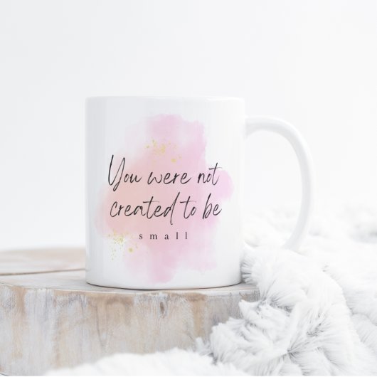 目的のピンクスパークルやる気を起こさせるマグを持っている ツートーンマグカップ