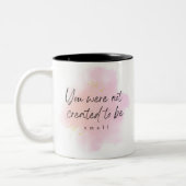 目的のピンクスパークルやる気を起こさせるマグを持っている ツートーンマグカップ (左)