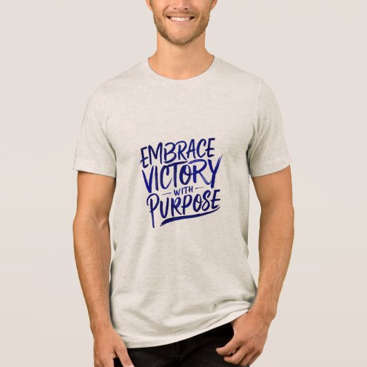 目的を持って勝利を収める トライブレンドTシャツ (正面)