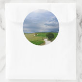 目的地の丸いステッカーに向かうカーブした道路 ラウンドシール (バッグ)