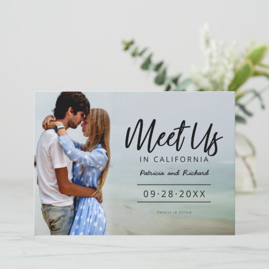 目的地の結婚式で私たちを満たす日付写真を保存 招待状 (スタンド正面)