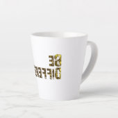 目立違うつ カフェラテマグ (右アングル)