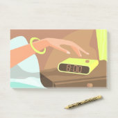 目覚まし時計のスヌーズのボタンを押す女の子の手 ポストイット (デスク)