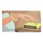 目覚まし時計のスヌーズのボタンを押す女の子の手 枕カバー (裏面-右)