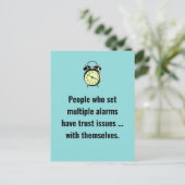 目覚まし時計の信頼の問題のジョーク/おもしろい ポストカード (スタンド正面)