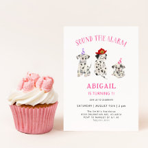 目覚まし消防士の女の子の誕生日パーティーを鳴らす