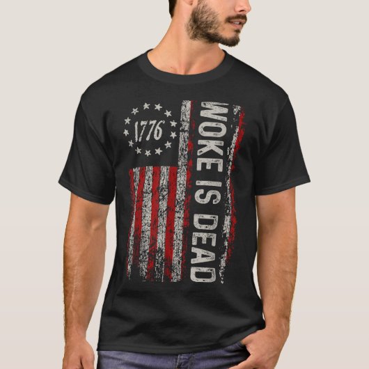 目覚めたフリは死んだ 面白い皮肉スローガン Tシャツ (正面)