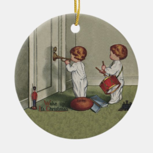 目覚めるクリスマスかわいい子どもイラストレーション セラミックオーナメント (正面)