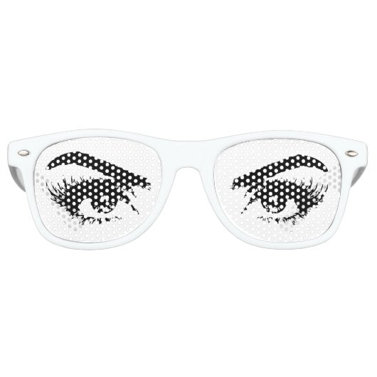 目。美しい女性の目。 レトロサングラス (正面)