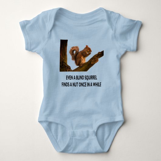 盲目のリスでもナットのステートメントを見つける ベビーボディスーツ (正面)